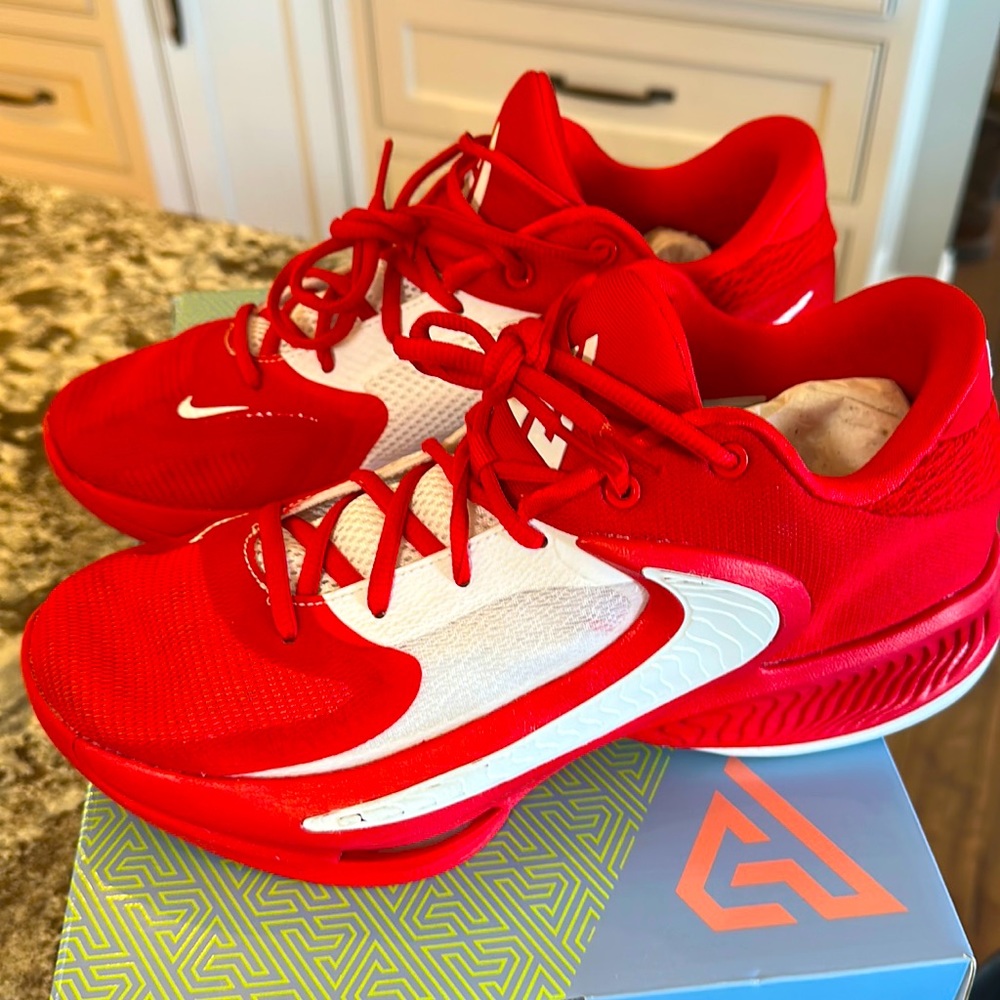 Giannis Antetokounmpo. 8.5 Nike Zoom Freak Red and White Basketball Shoes